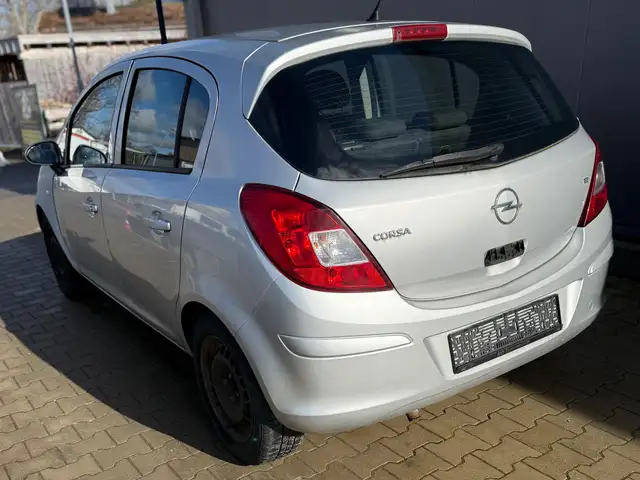Opel Corsa view 12