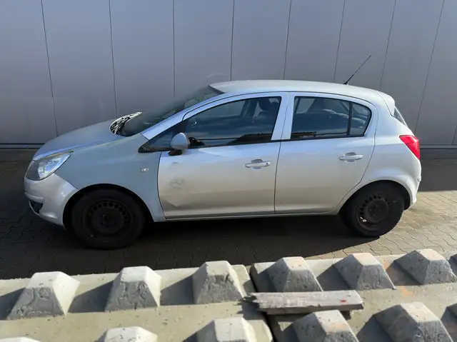 Opel Corsa view 3