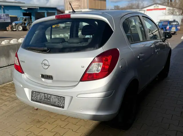 Opel Corsa view 13