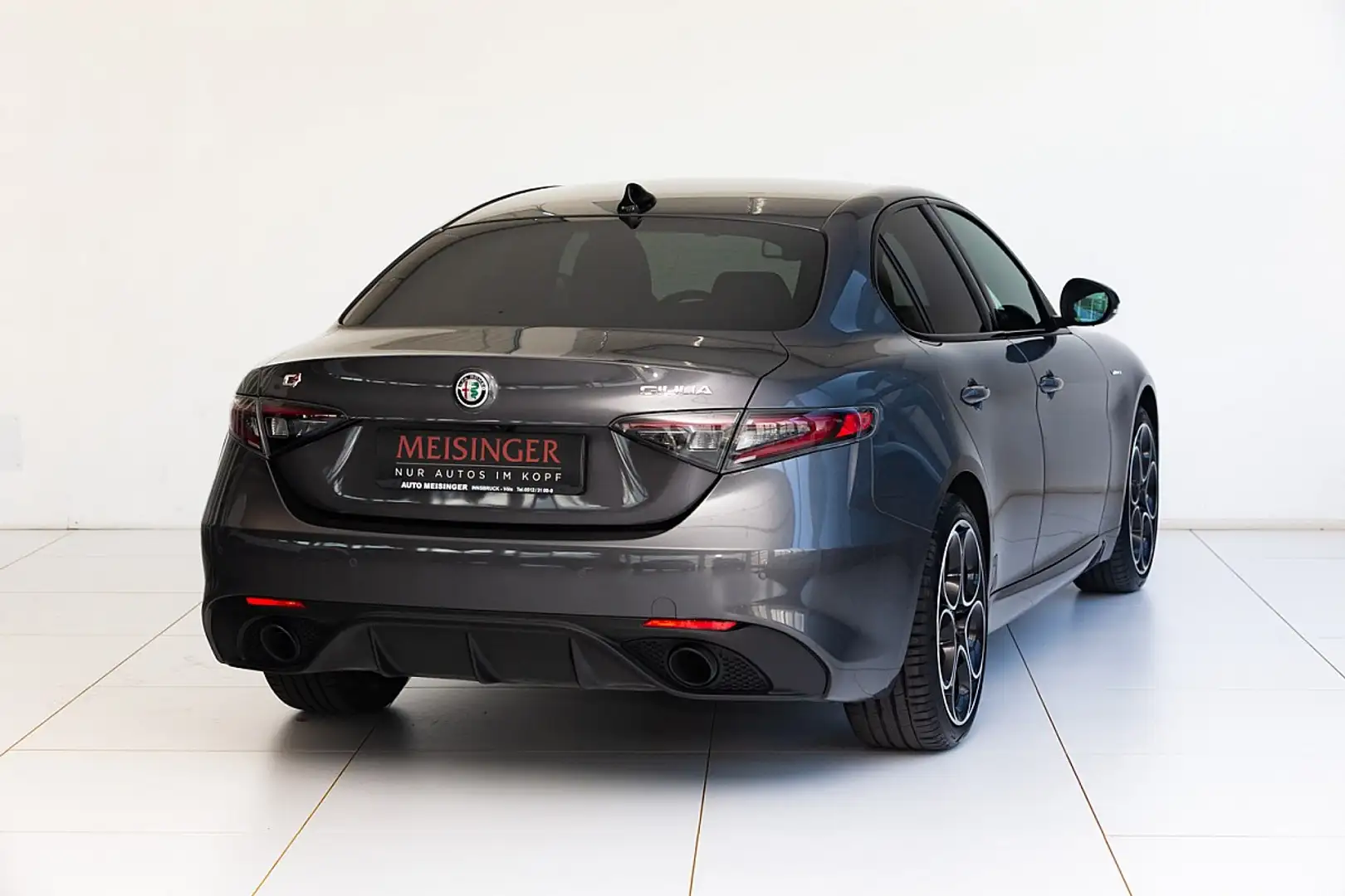 Alfa Romeo Giulia Veloce 2,0 16V 280 AT8 Q4 Silber - 2