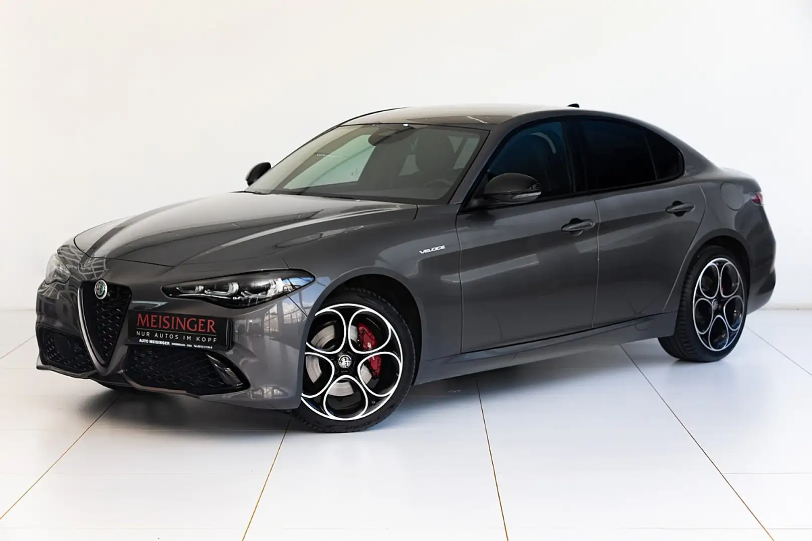 Alfa Romeo Giulia Veloce 2,0 16V 280 AT8 Q4 Silber - 1