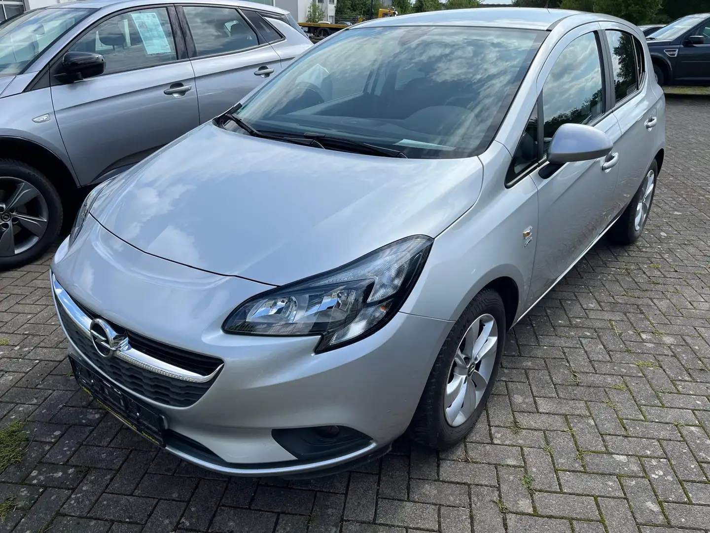 Opel Corsa E Active (90) PS + SHZ + LHZ + IntellLink Silber - 1
