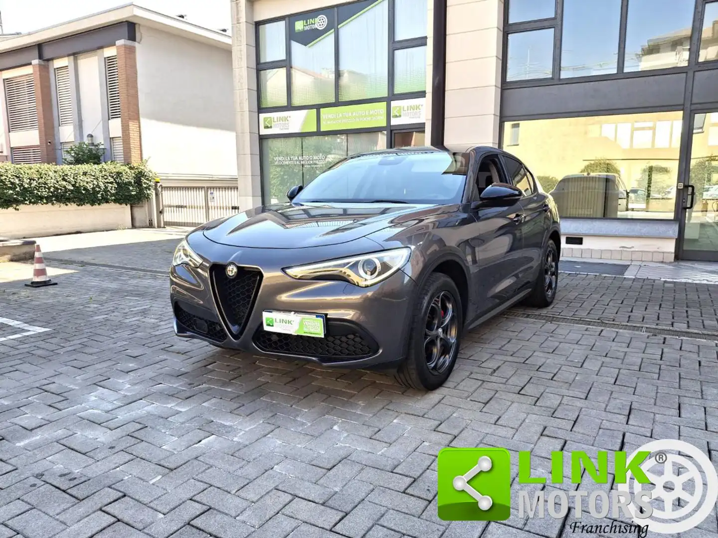 Alfa Romeo Stelvio 2.2 Turbodiesel AT8 Q4 Executive GARANZIA INCLUSA Grijs - 1