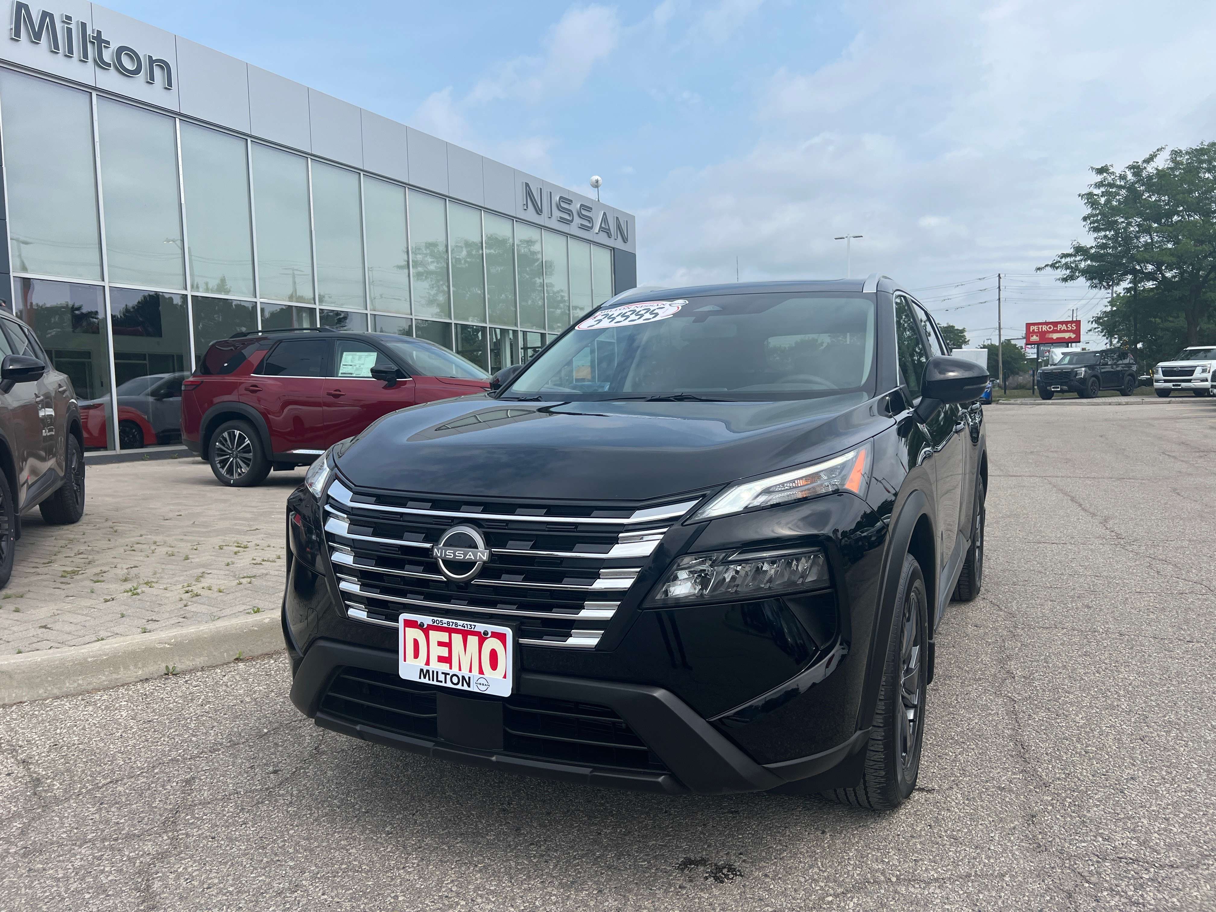 2026 Nissan Rogue SV/AWD Moonroof /ONLY 9,800 km — снимка 1