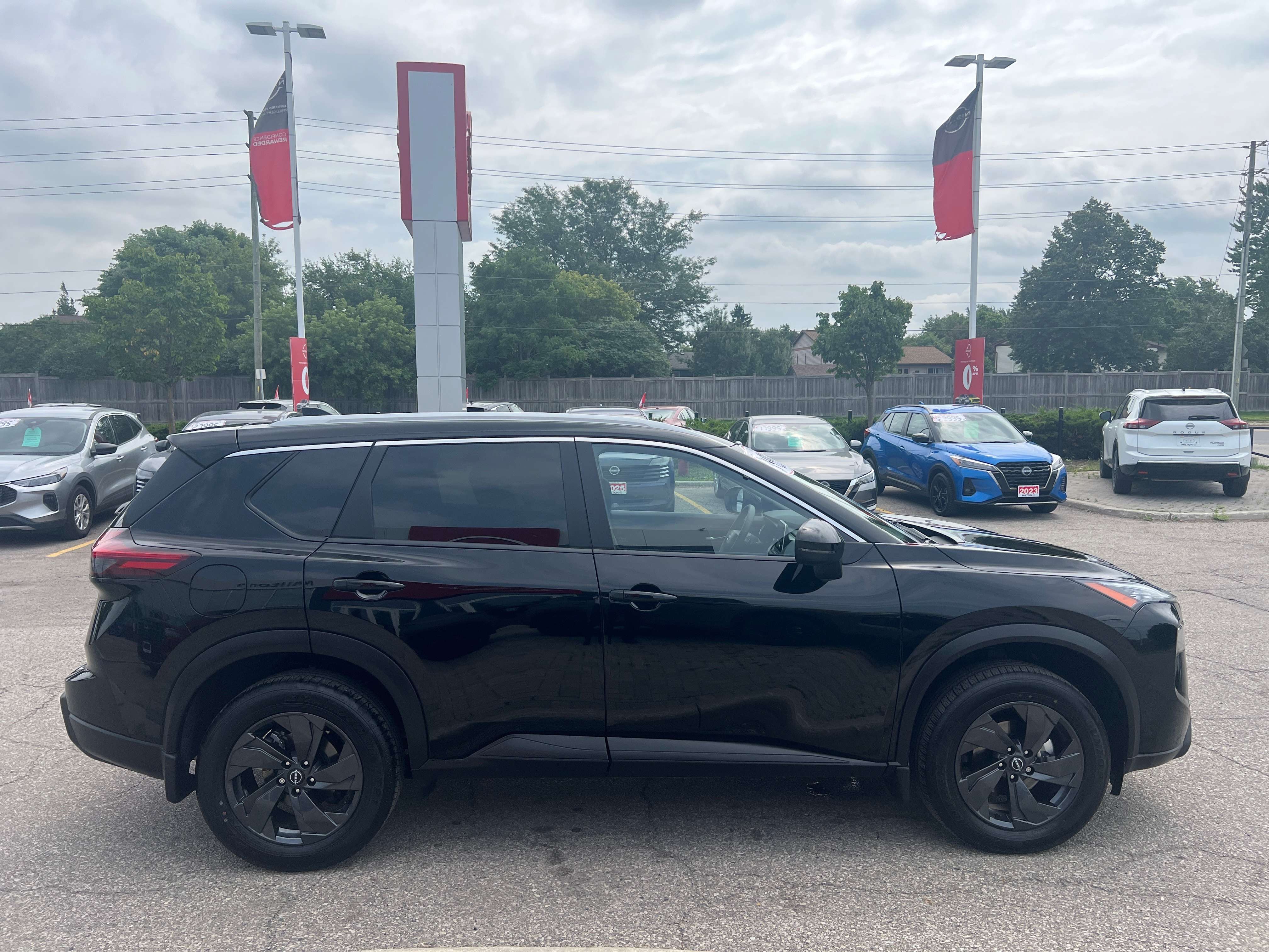 2026 Nissan Rogue SV/AWD Moonroof /ONLY 9,800 km — снимка 1
