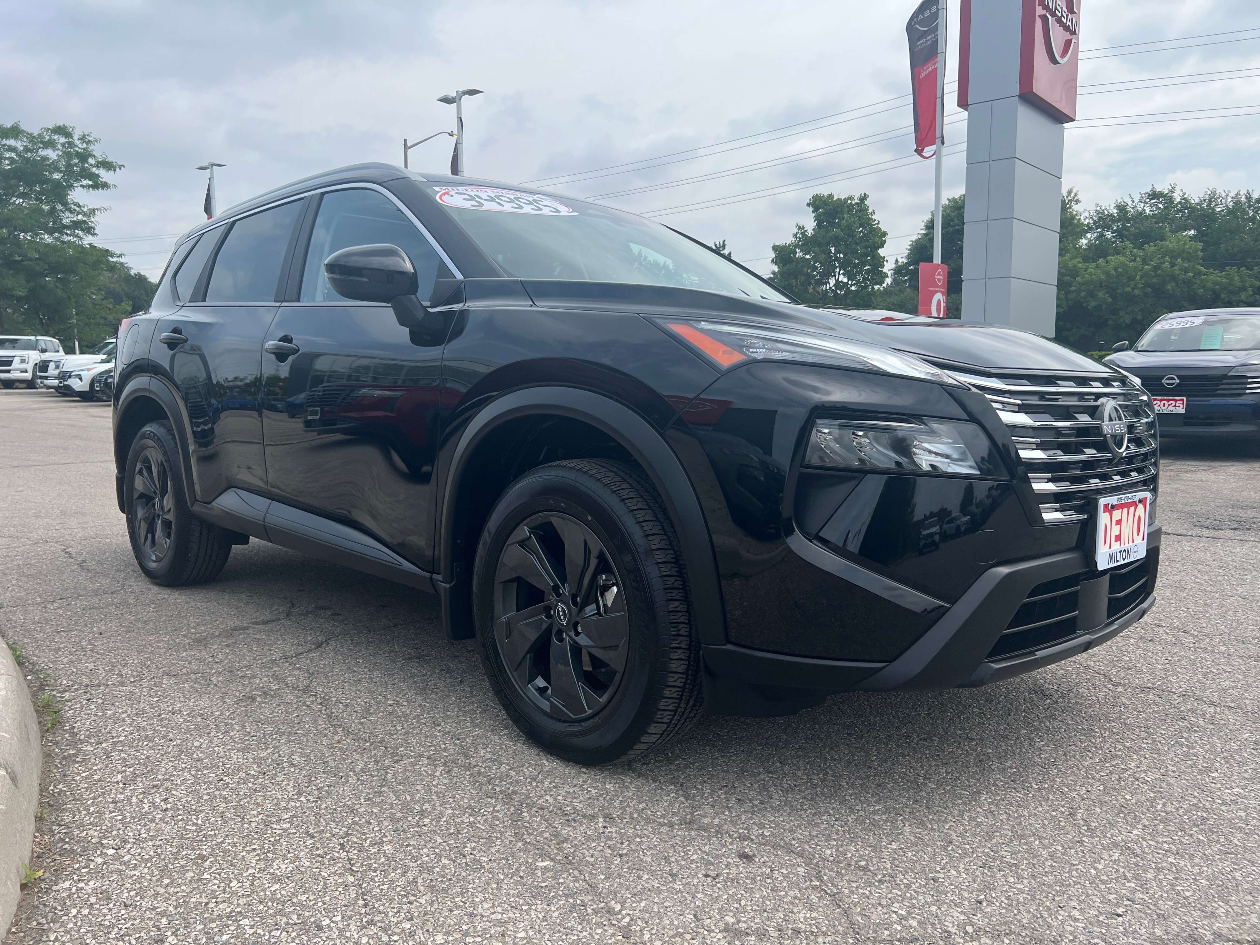 2026 Nissan Rogue SV/AWD Moonroof /ONLY 9,800 km — снимка 1