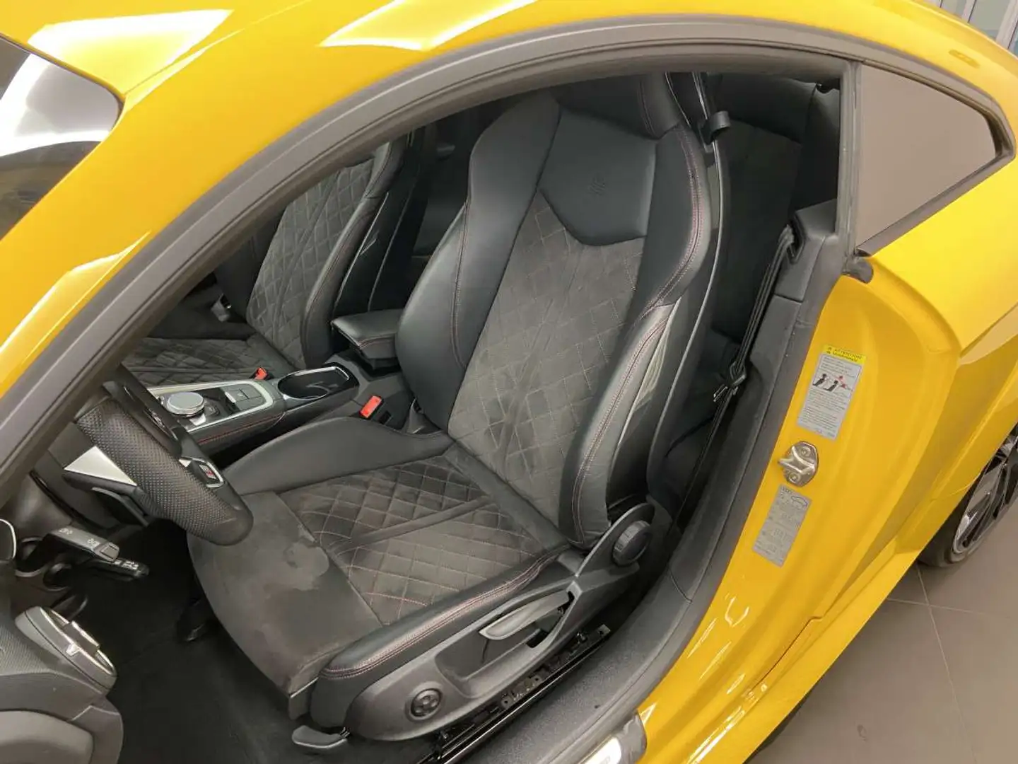 Audi TT Coupé S line Competition 45 TFSI quattro 245 CV S Jaune - 2