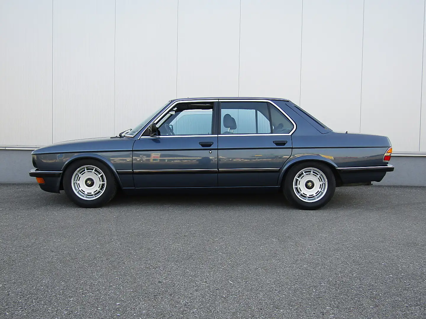 BMW 535 i KAT E28M30 sehr schöner Zustand Blau - 2