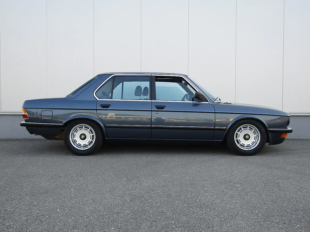 BMW 535 i KAT E28M30 sehr schöner Zustand, foto 5
