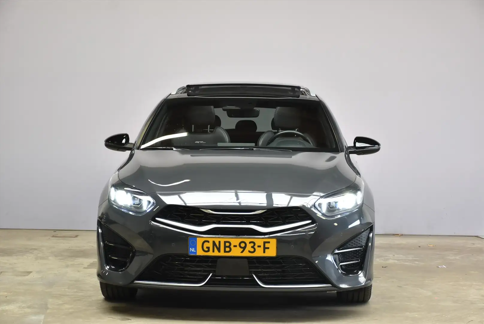 Kia Ceed SW / cee'd SW 1.5 T-GDi 140pk DCT7 GT-Line Grijs - 2