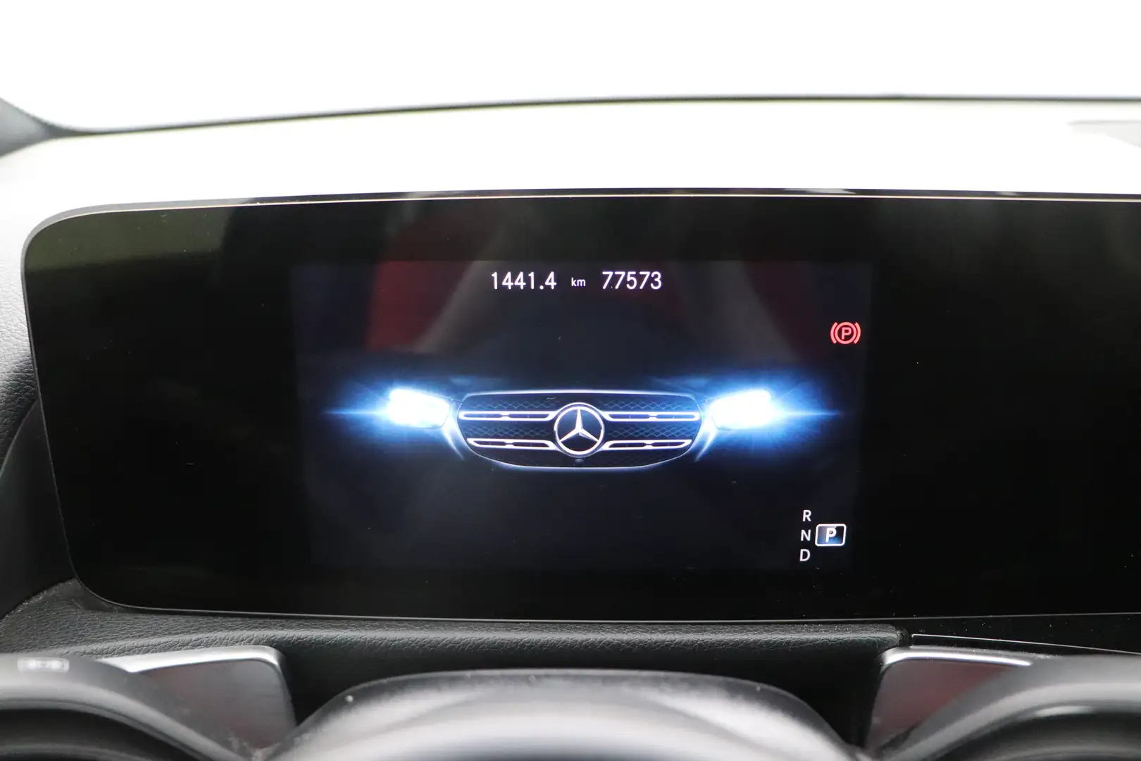 Mercedes-Benz GLB 200 AUT Style 7Pl. LEDER/CUIR LED GPS PDC CAM Carplay Gris - 2