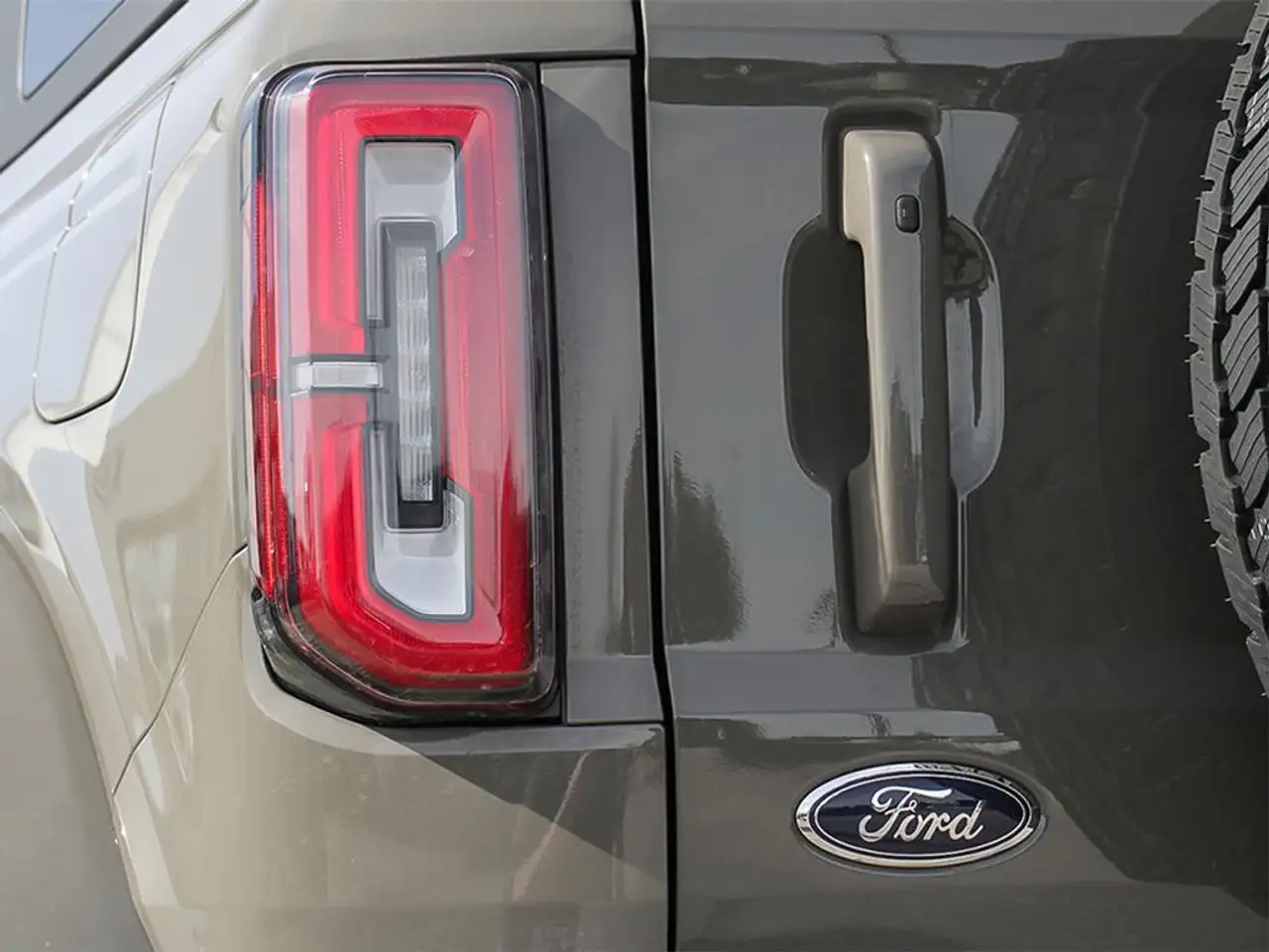 Ford Bronco photo Ford Bronco