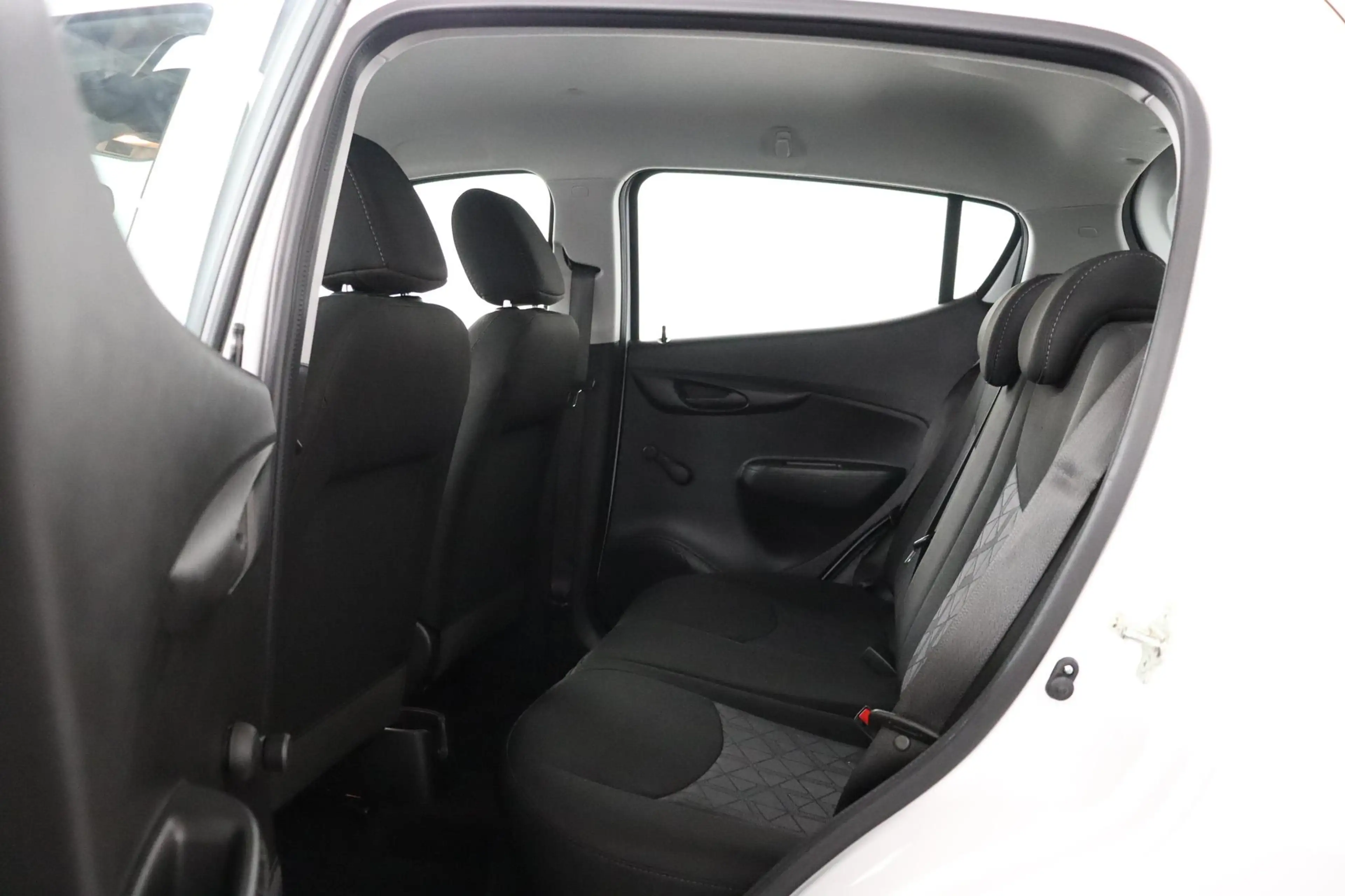 Opel Karl 1.0 ecoFLEX 120 Jaar Edition — photo 6