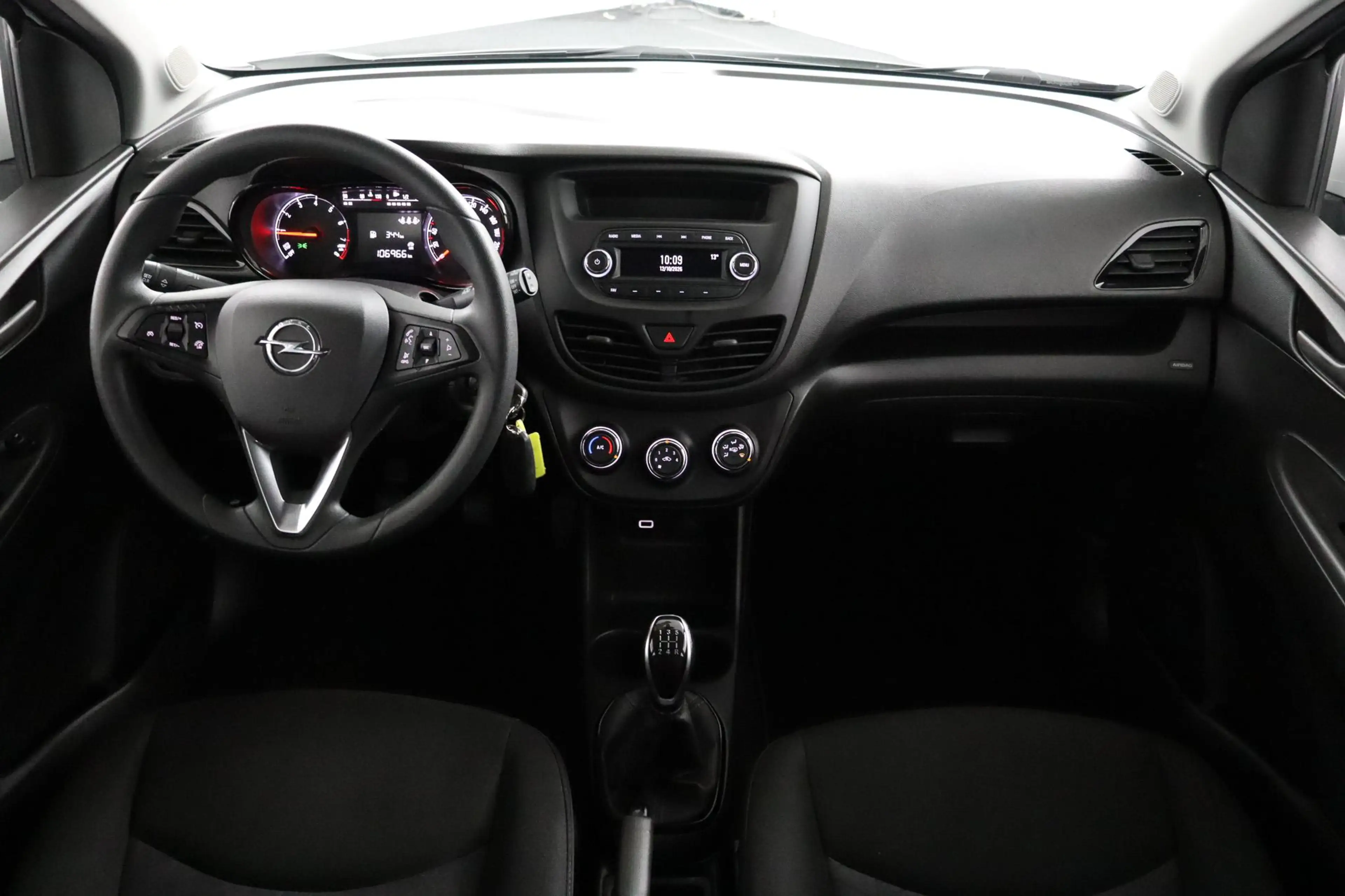 Opel Karl 1.0 ecoFLEX 120 Jaar Edition — photo 4