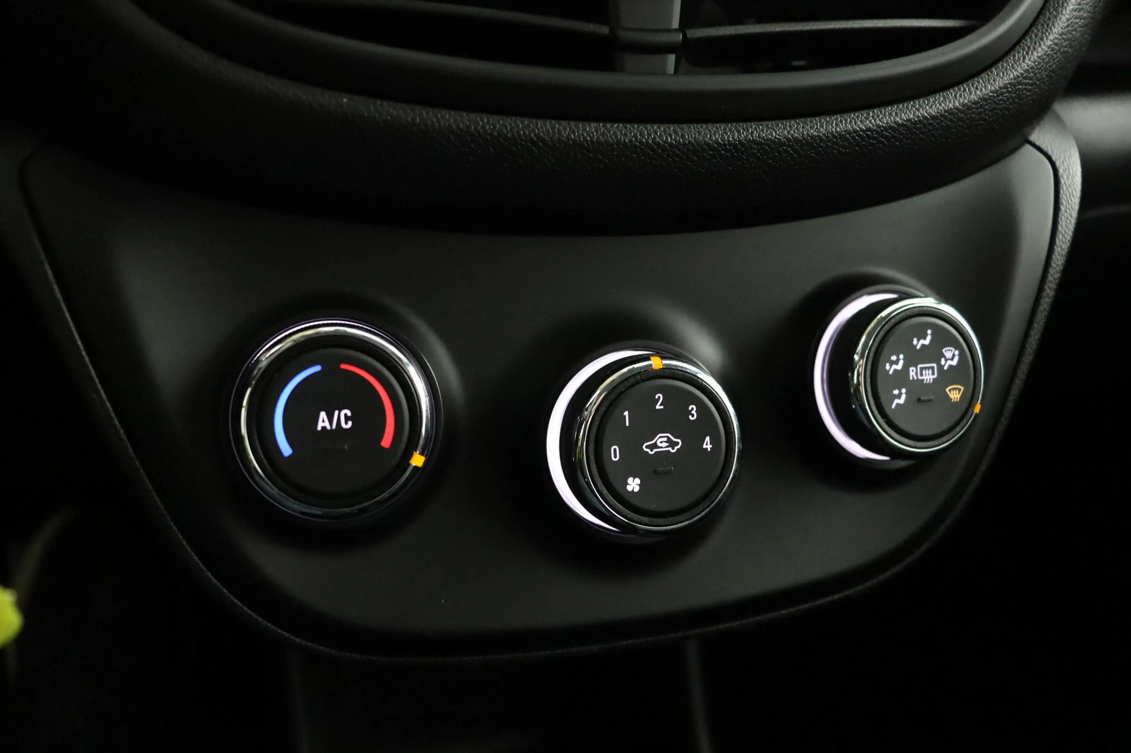 Opel Karl 1.0 ecoFLEX 120 Jaar Edition — photo 8