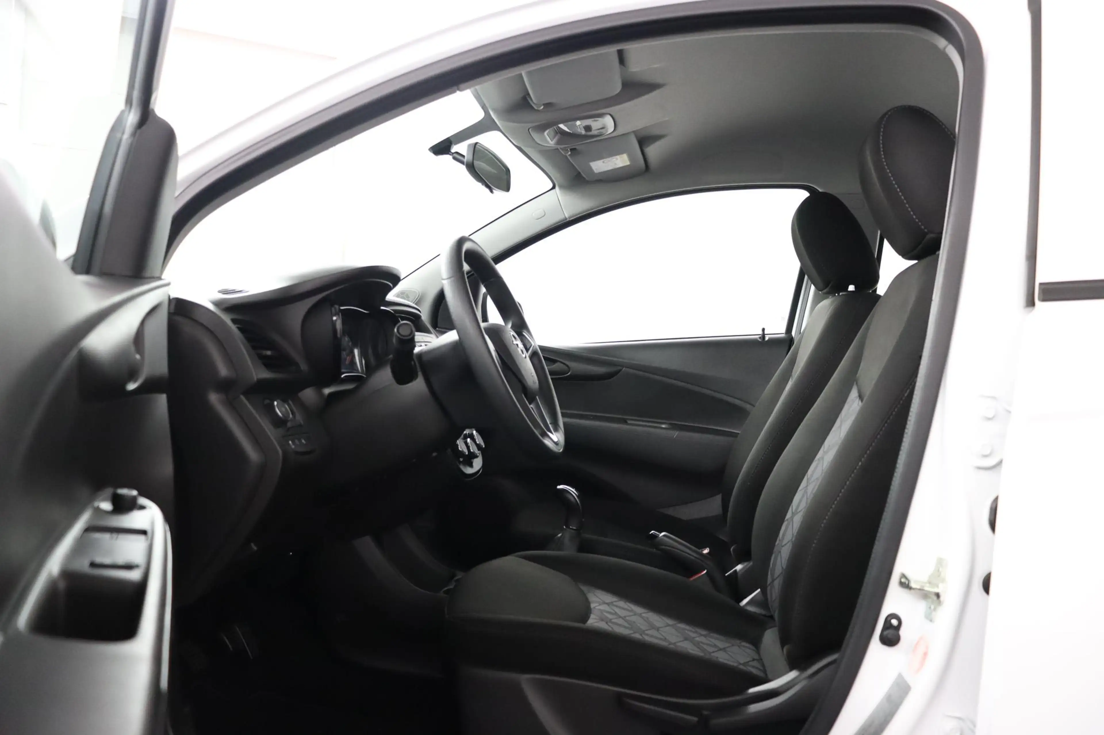 Opel Karl 1.0 ecoFLEX 120 Jaar Edition — photo 5