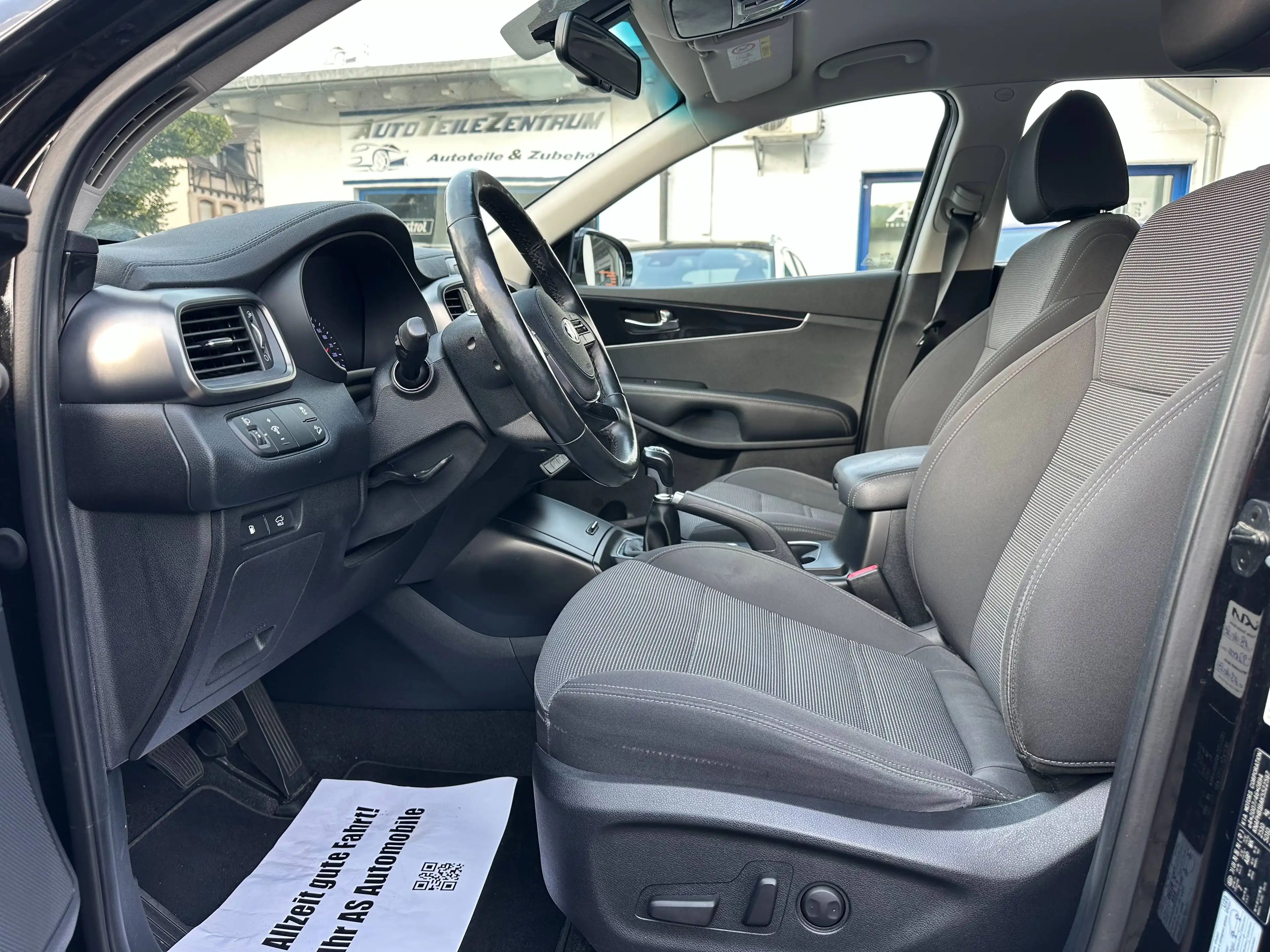 Kia Sorento 2,2 CRDI+NAVI+6 GANG+KLIMATRO+PDC+KAMERA+SHZ+TEMPO — photo 8