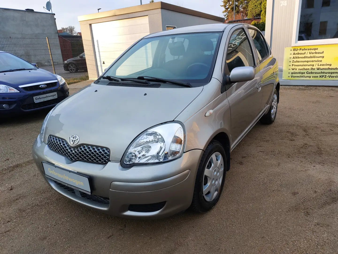 Toyota Yaris 1.0 Sol, 5-tg, Klima, Allwetterreifen, TÜV neu Gris - 1