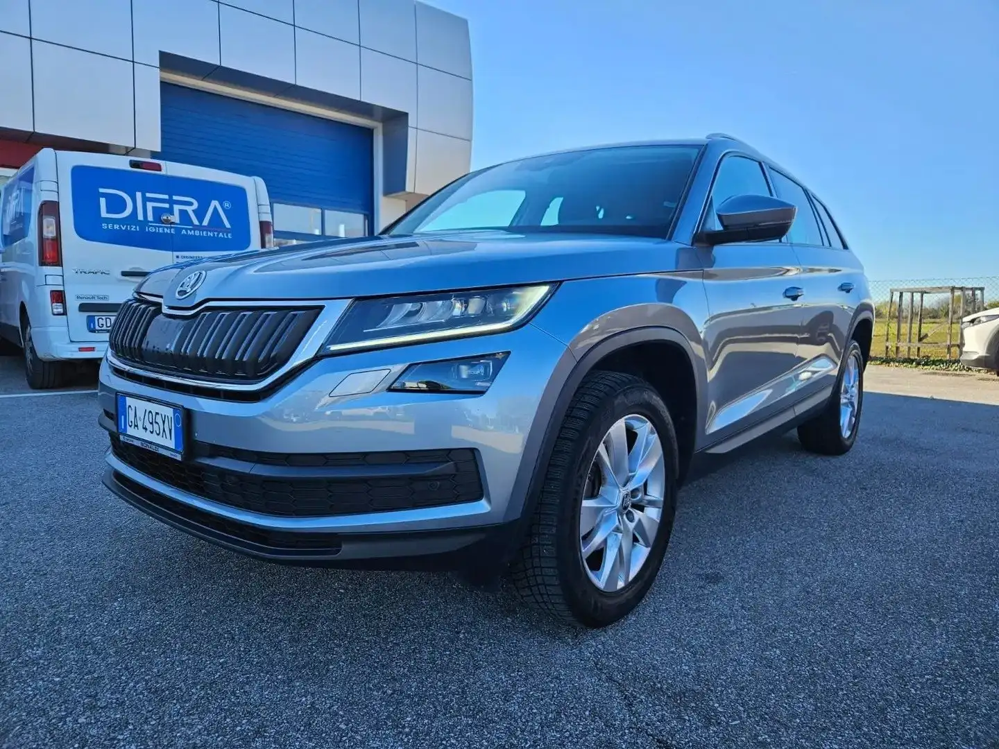 Skoda Kodiaq Kodiaq 2.0 tdi Executive dsg targa GA495XV aut. Grau - 2
