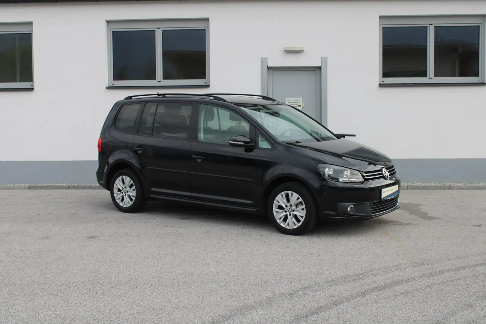 Volkswagen Touran 4Friends BMT TDI DSG Schwarz - 1