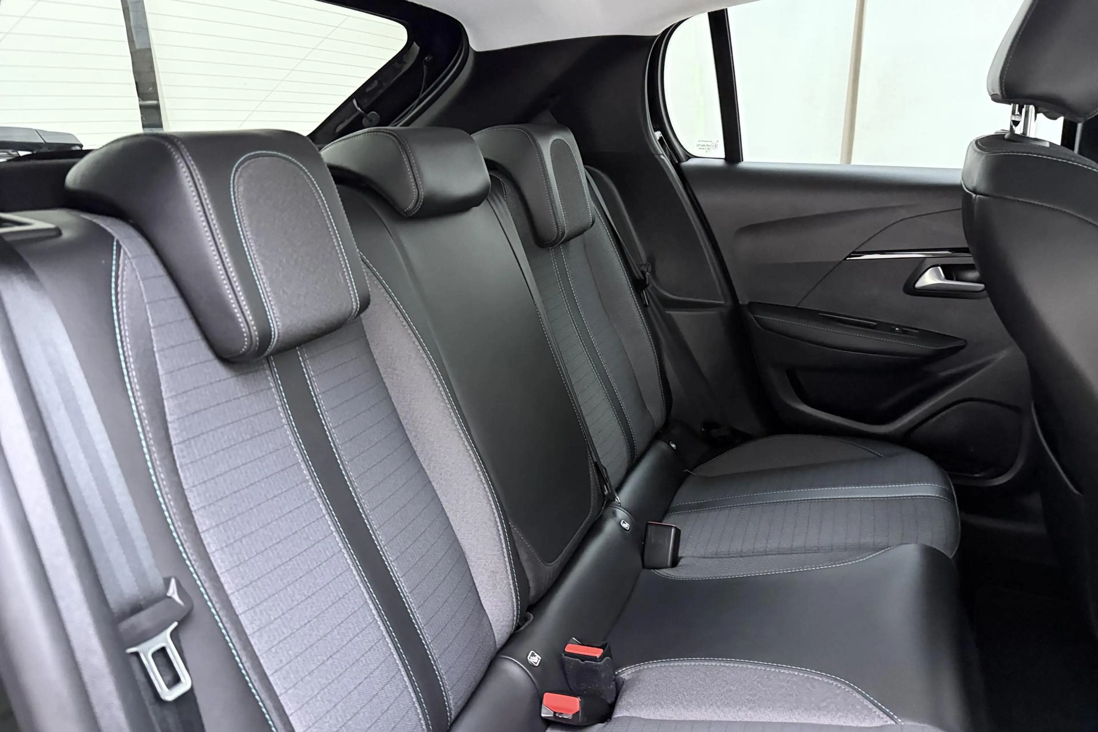 Peugeot e-208 EV Allure Pack 50 kWh | SOH 95% | Apple Carplay/An — photo 14