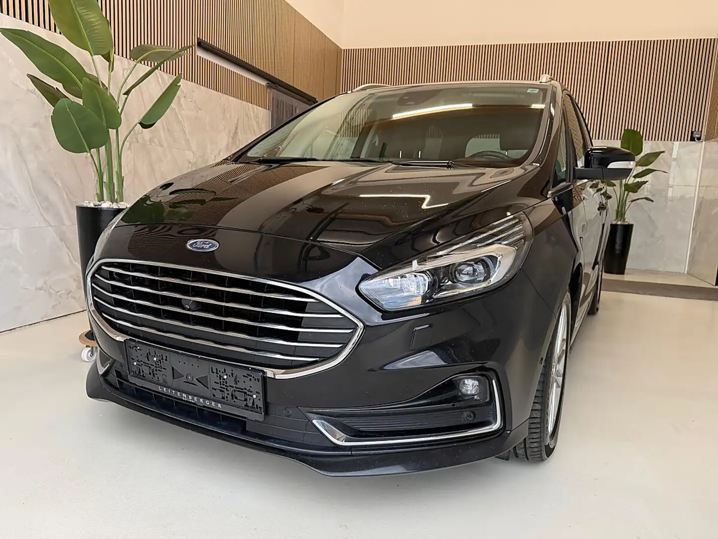 Ford Galaxy 2,0 EcoBlue Vignale AWD Aut. Tempomat, Kollisio... Schwarz - 2