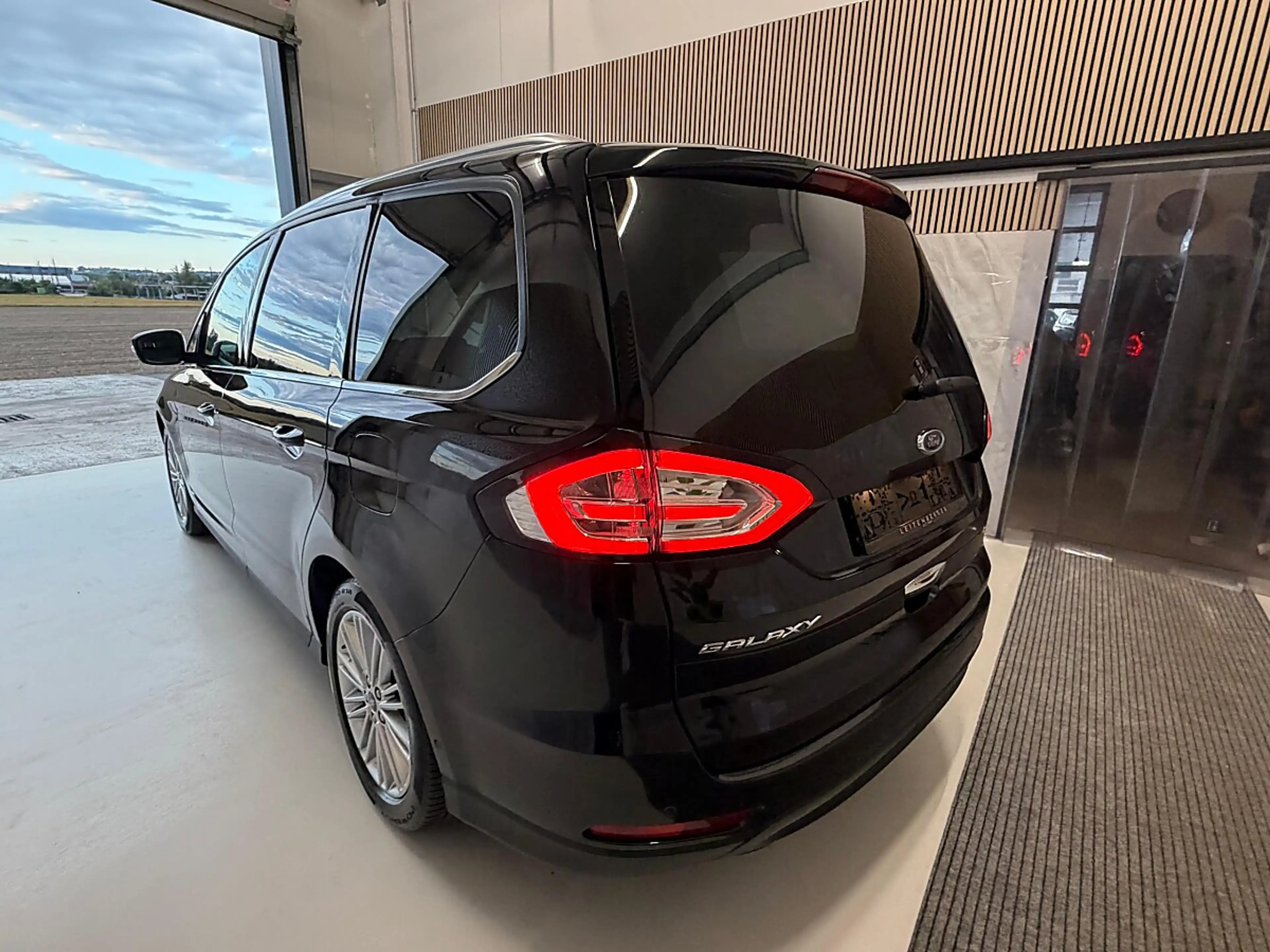 Ford Galaxy 2,0 EcoBlue Vignale AWD Aut. Tempomat, Kollisio... — photo 7