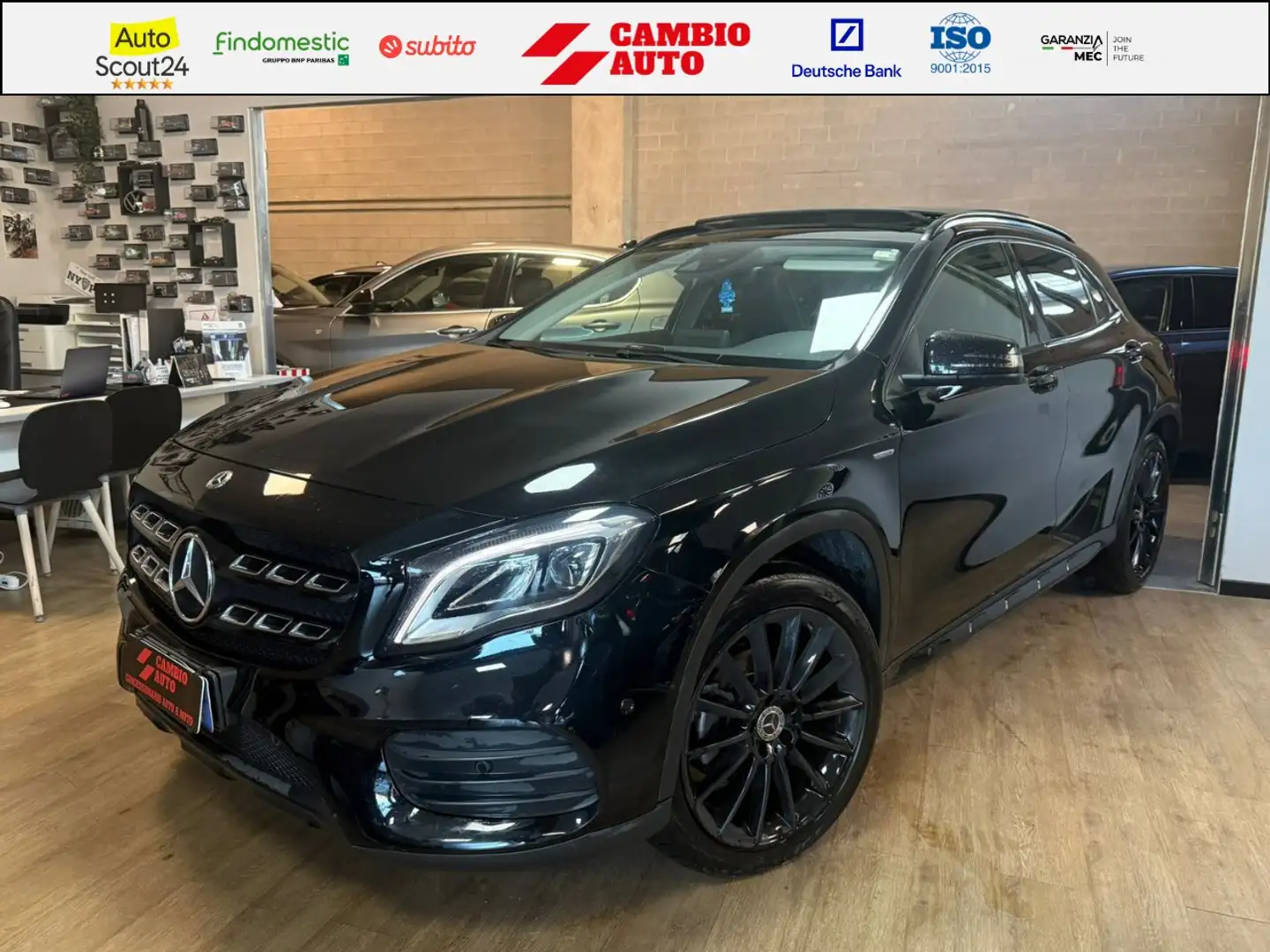 Mercedes-Benz GLA 200 CHRISTMAS PROMO! TETTO APR. Night EdTn 4matic auto Noir - 1