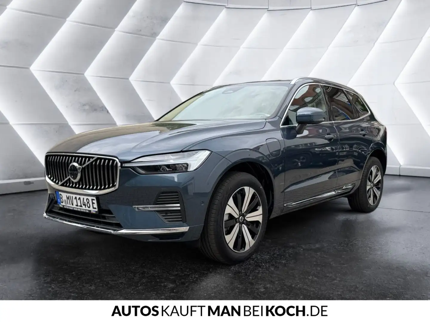 Volvo XC60 T6 AWD Plug-in Hybrid Plus Bright Blau - 2