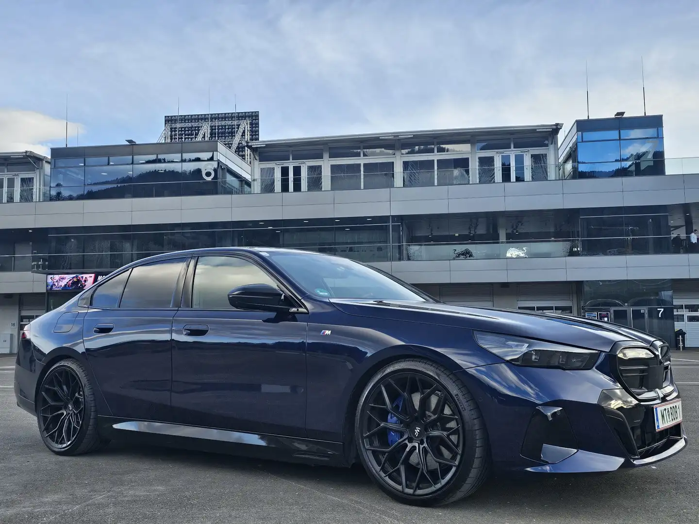 BMW i5 M60 xDrive 81,2kWh - 1