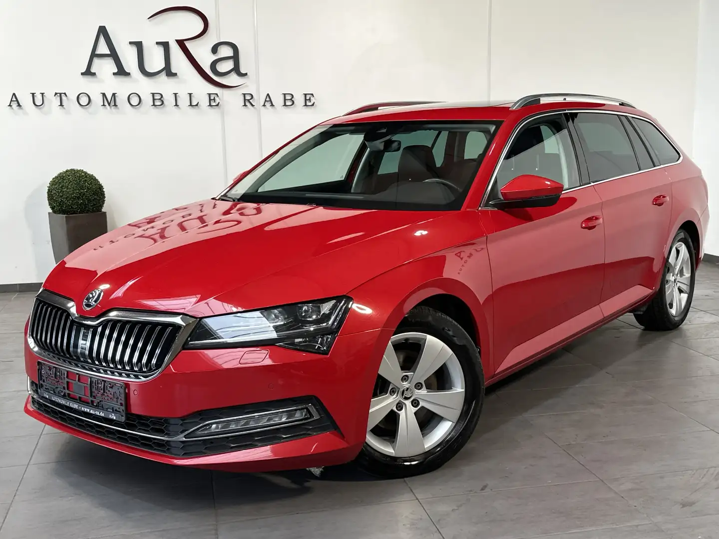 Skoda Superb Combi 2.0 TDI DSG Premium Ed NAV+LED+PANO Czerwony - 1