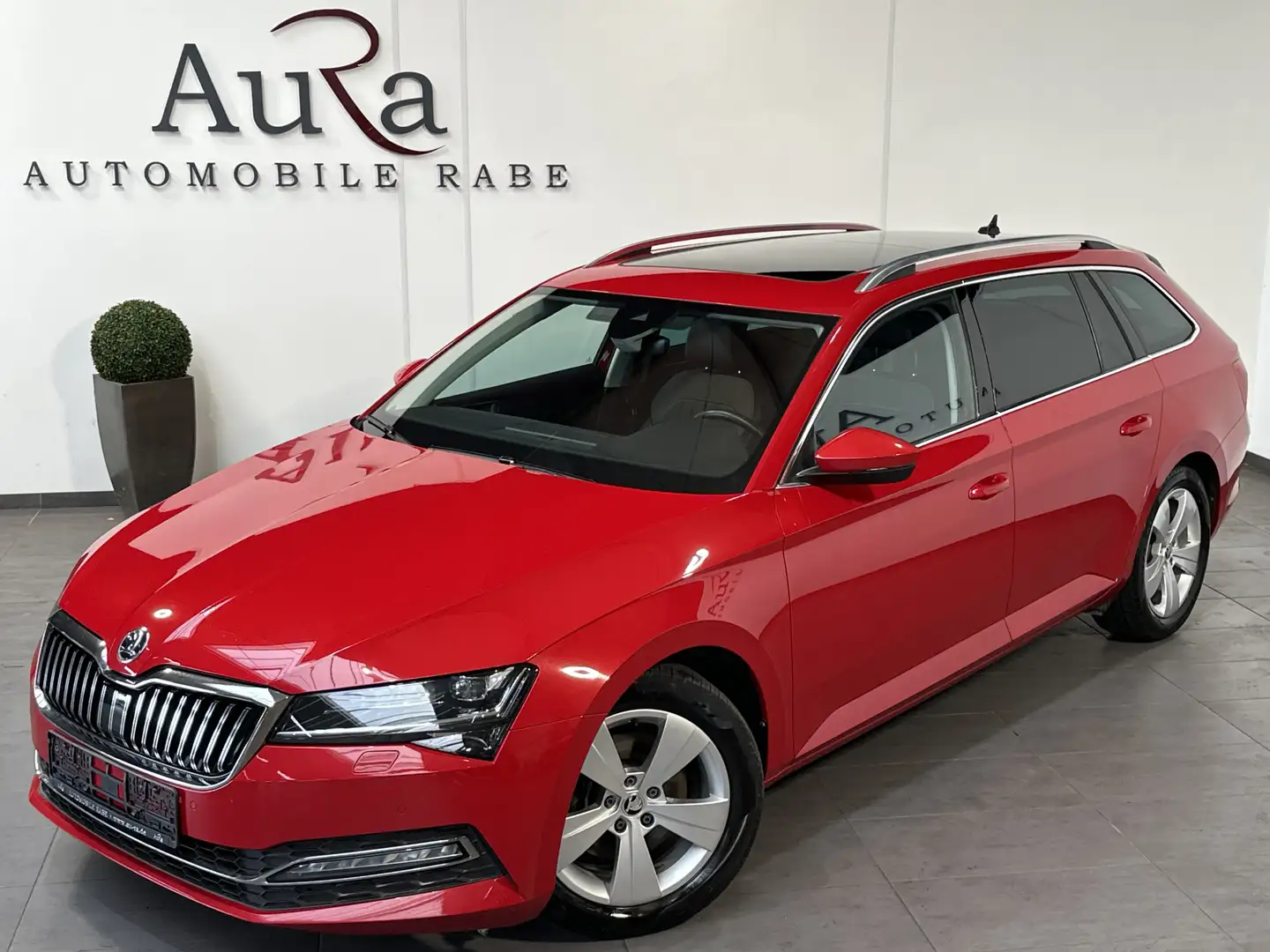Skoda Superb Combi 2.0 TDI DSG Premium Ed NAV+LED+PANO Czerwony - 2