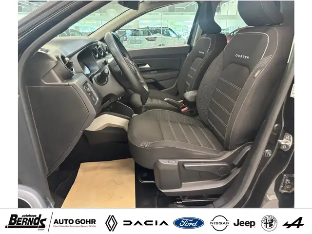 Dacia Duster view 10