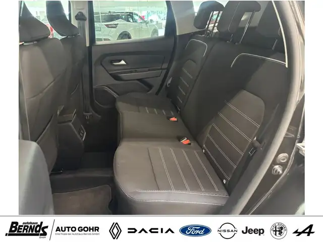 Dacia Duster view 8