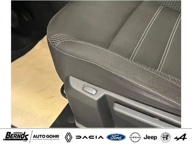 Dacia Duster view 11