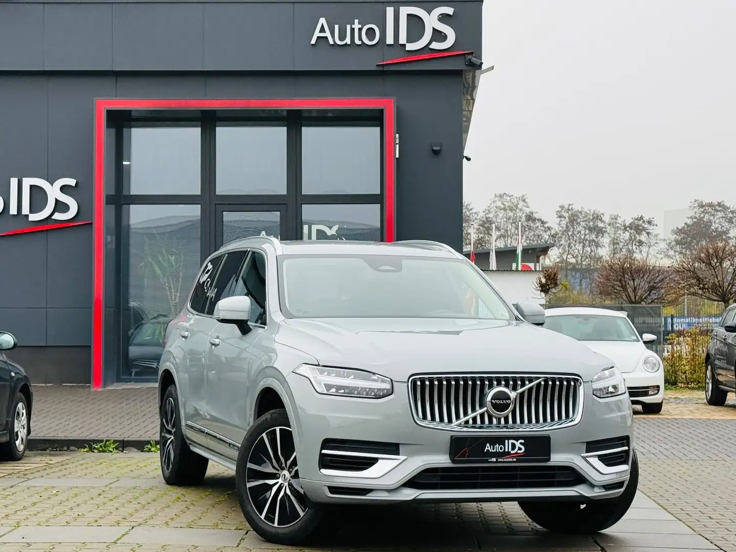 Volvo XC90 XC90 Core Recharge Plug-In Hybrid AWD Grau - 1
