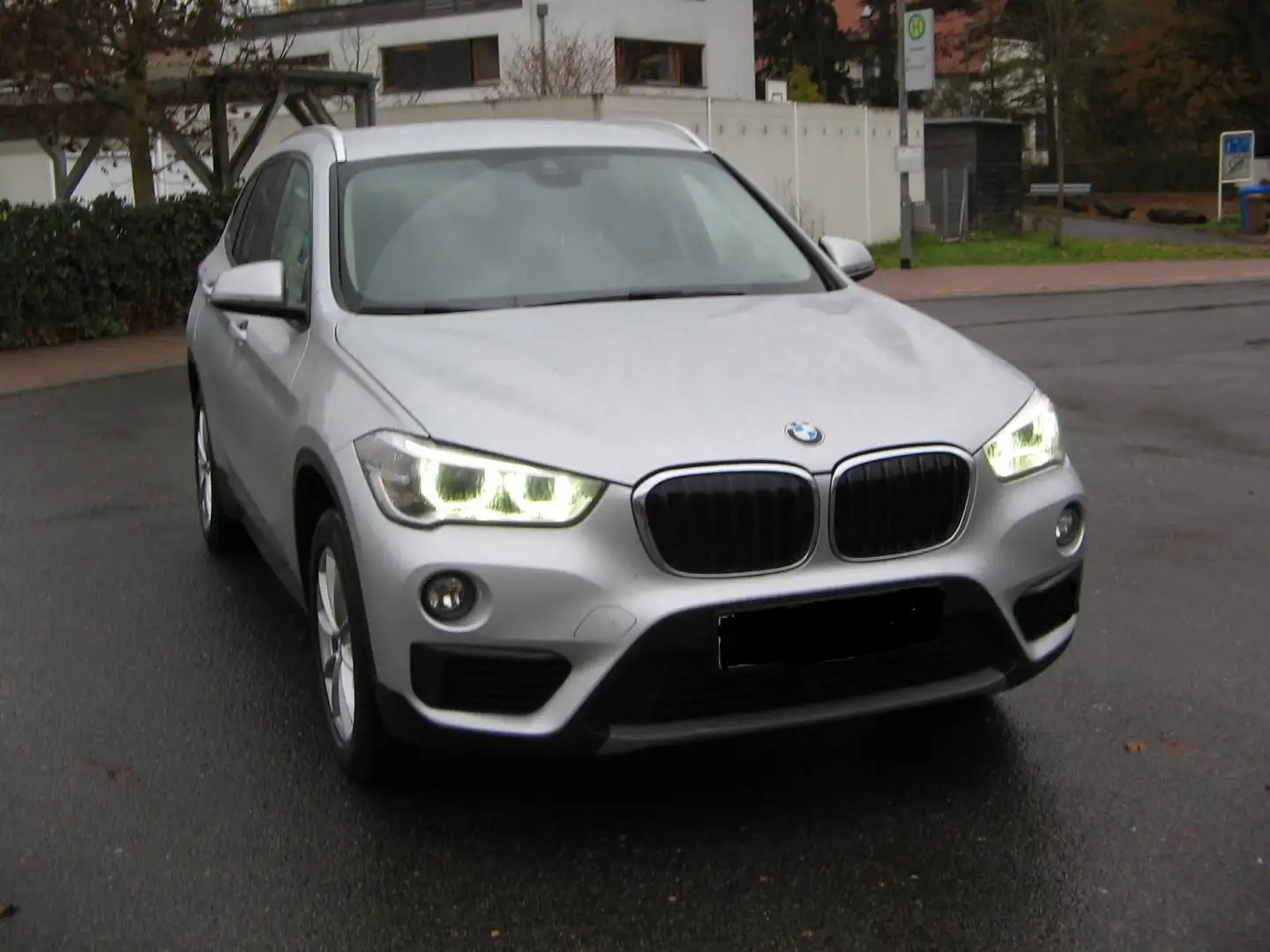 BMW X1 xDrive 18 d Advantage/MIT GRÖßE AUSSTATTUNG Gris - 1