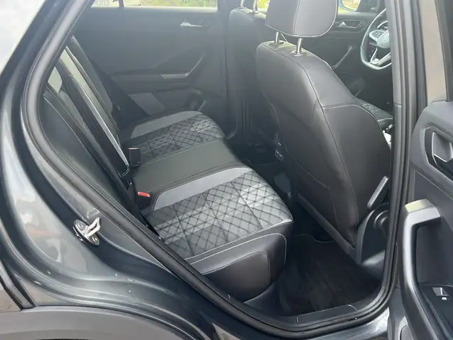 Volkswagen T-Roc view 12