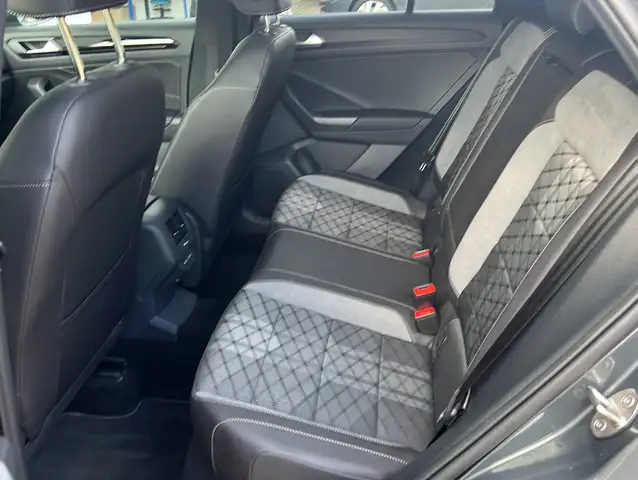 Volkswagen T-Roc view 9