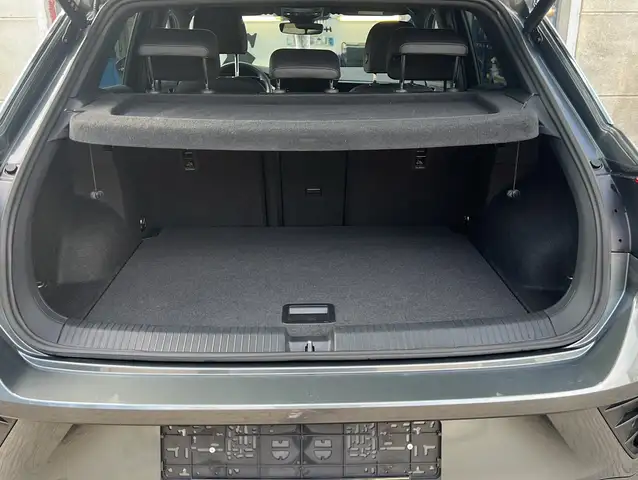 Volkswagen T-Roc view 10