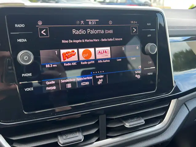 Volkswagen T-Roc view 18
