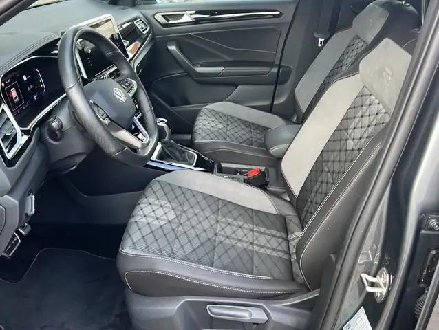 Volkswagen T-Roc view 8