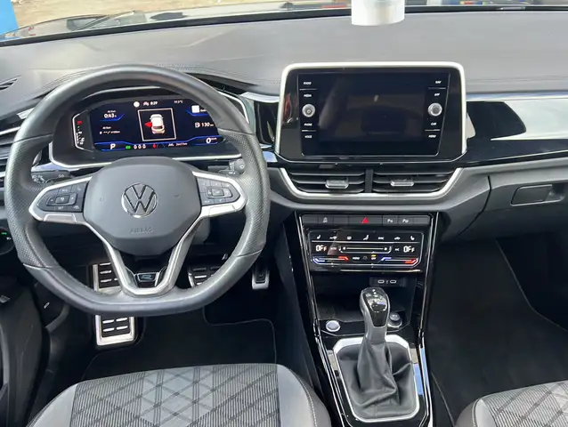 Volkswagen T-Roc view 3