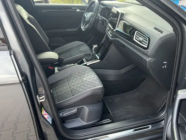 Volkswagen T-Roc view 13