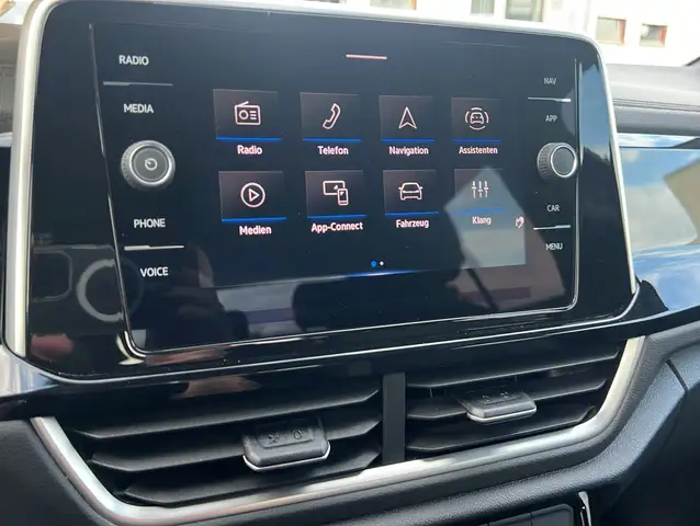 Volkswagen T-Roc view 20