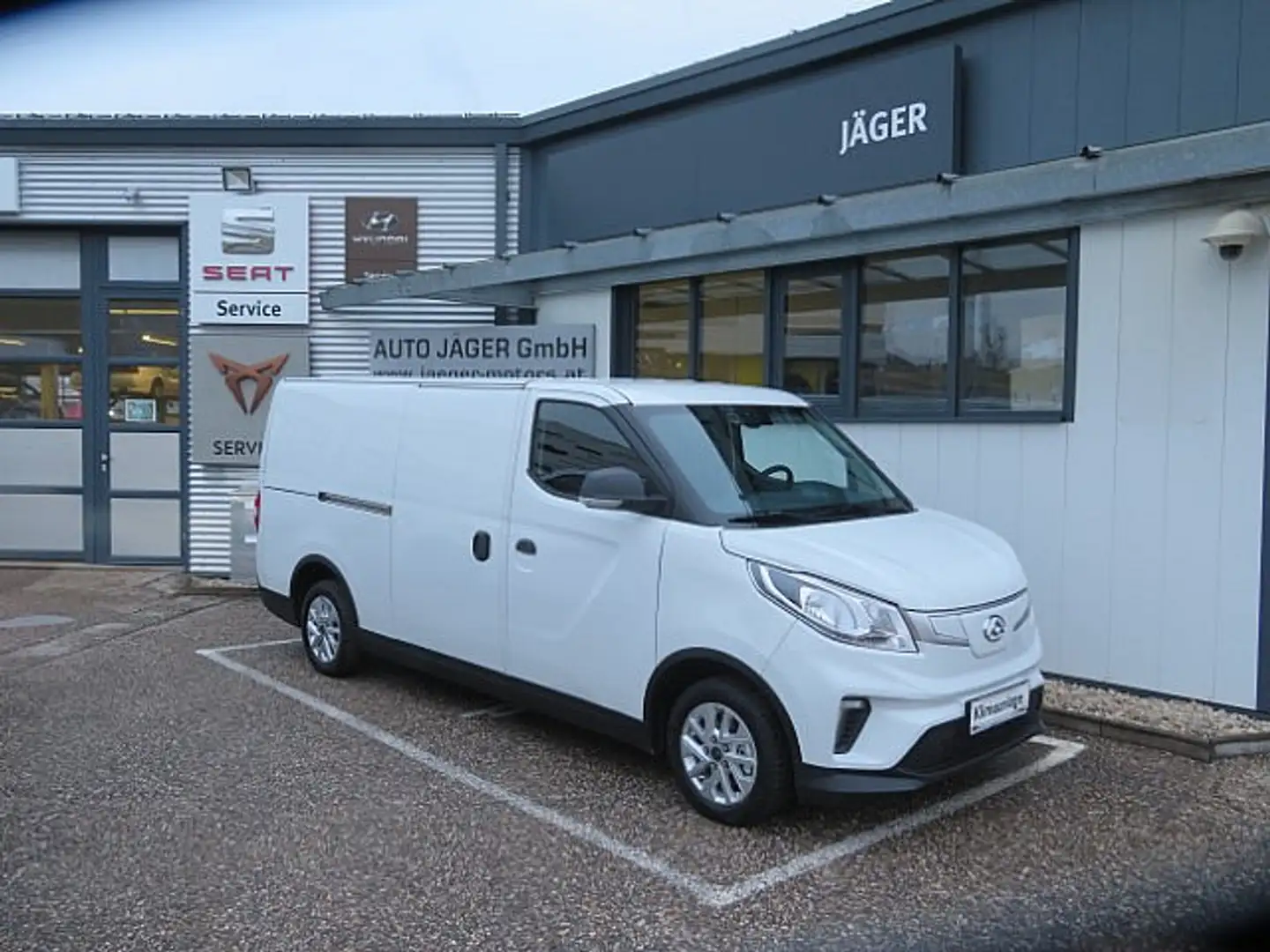 Maxus eDeliver 3 eDeliver 3 L2 langer Radstand Sitzhzg Spiegelhz... Weiß - 1