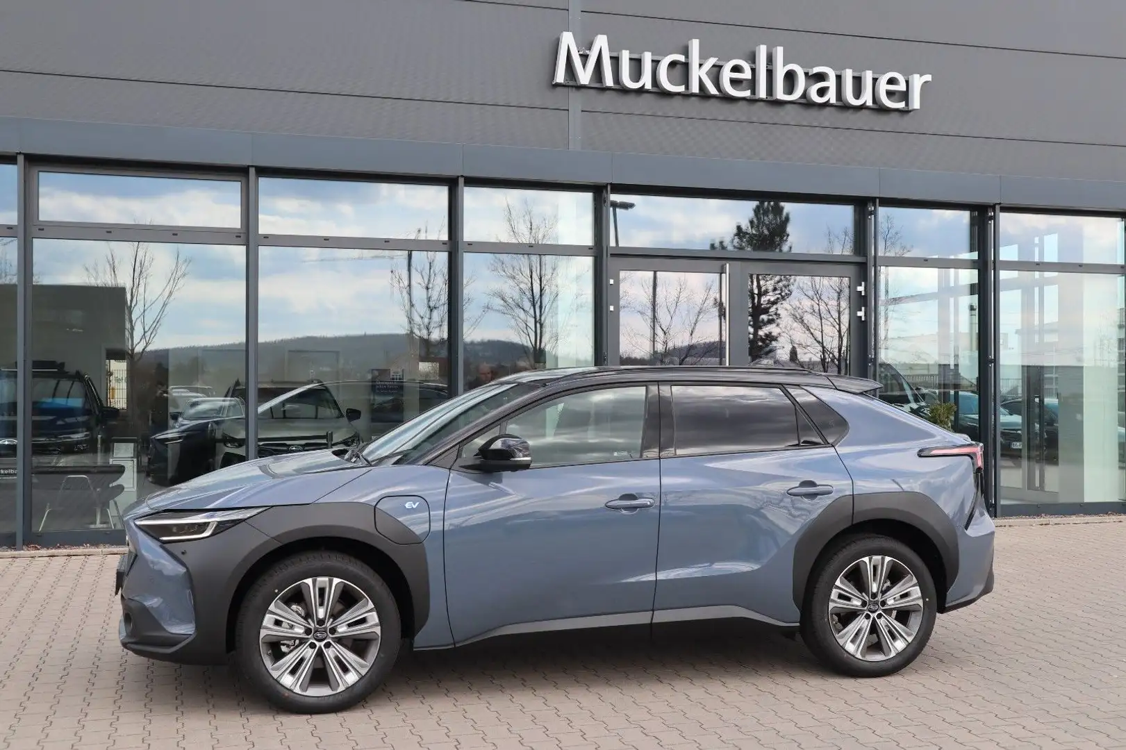 Subaru Solterra 71,4 kWh  Platinum Plus Šedá - 1