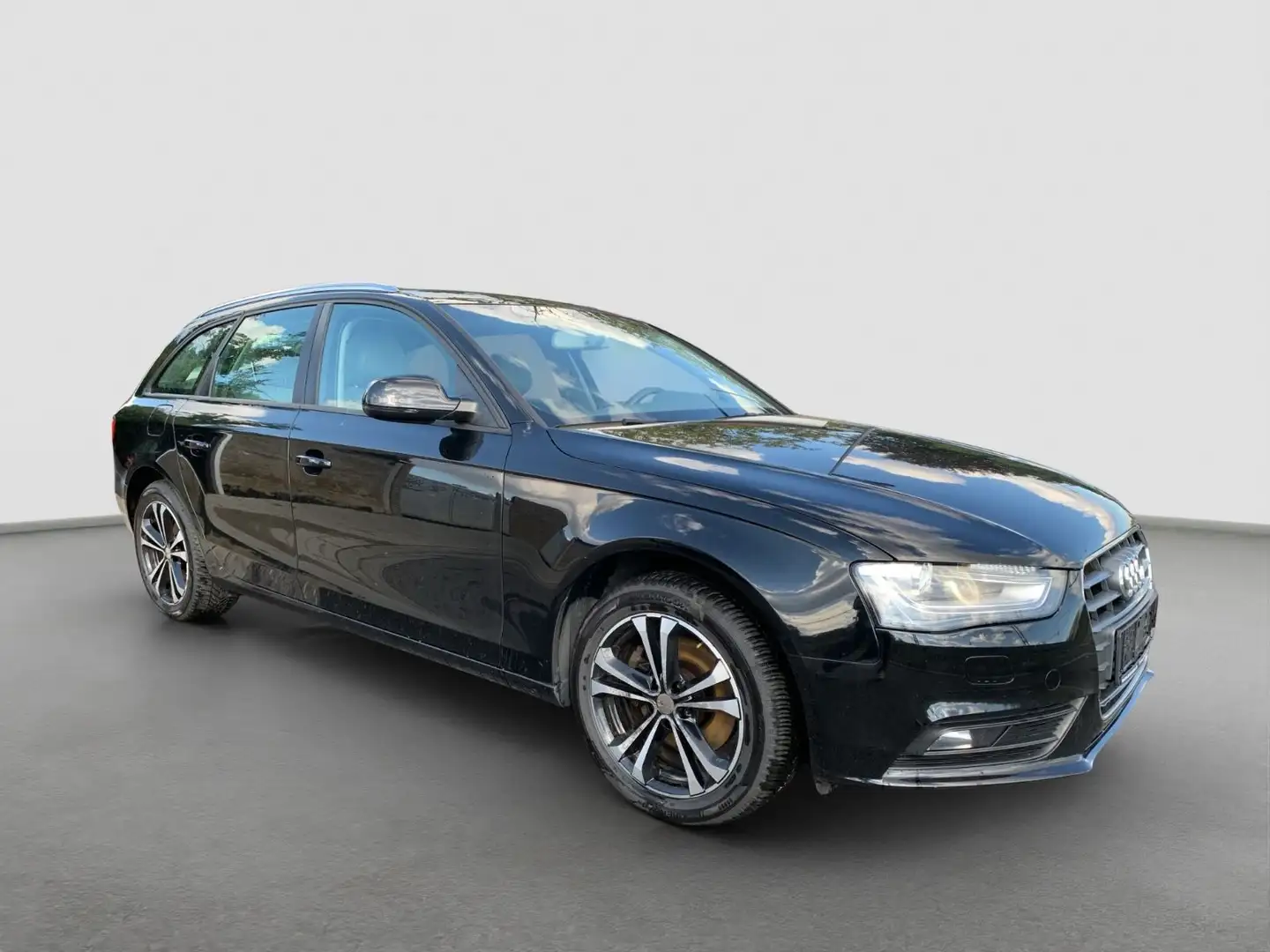 Audi A4 Avant Attraction Schwarz - 2