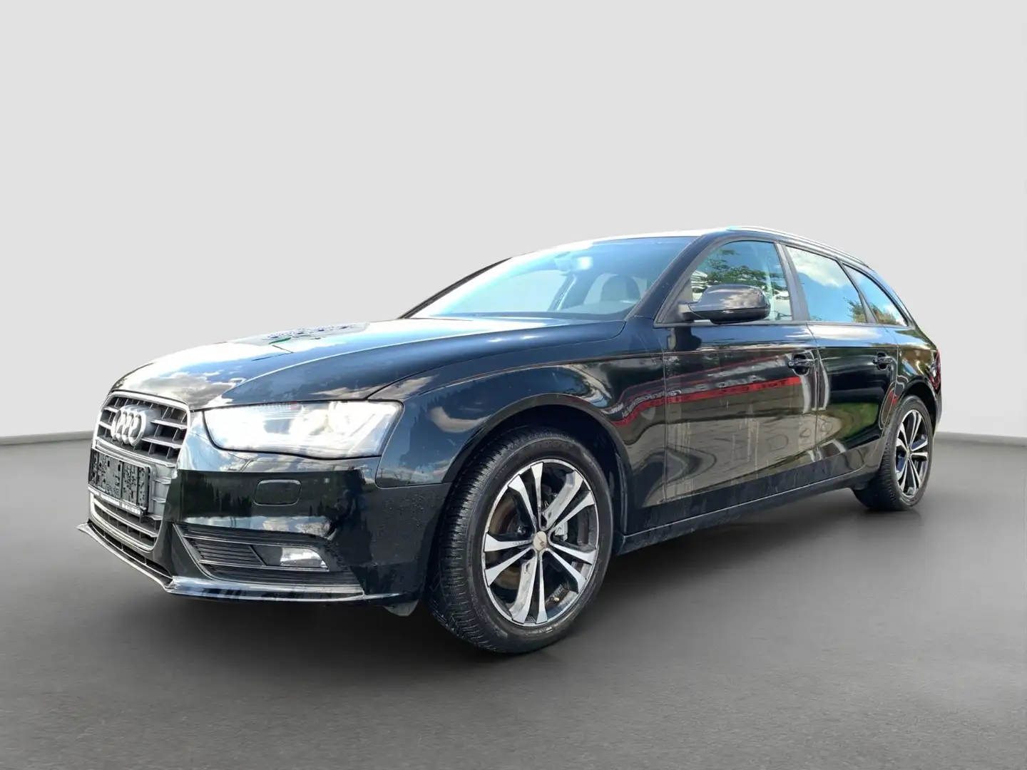 Audi A4 Avant Attraction Schwarz - 1