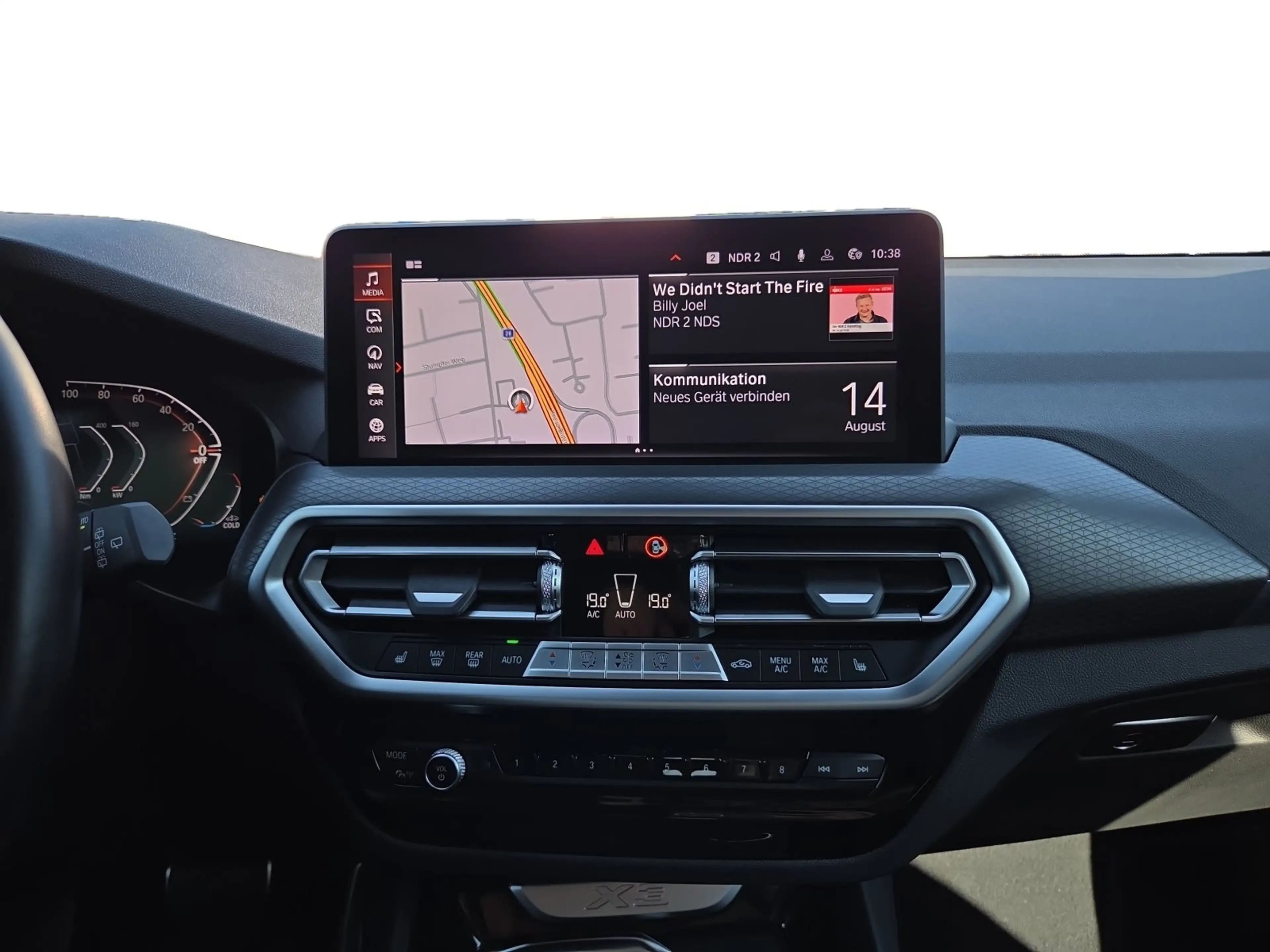 BMW X3 xDrive20d AHK Laser HEAD-UP PANO RFK HIFI LED — photo 12